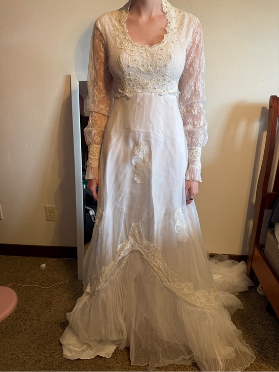 unknown Dresses & Skirts - Vintage Ivory Lace Long Sleeve Bridal Dress